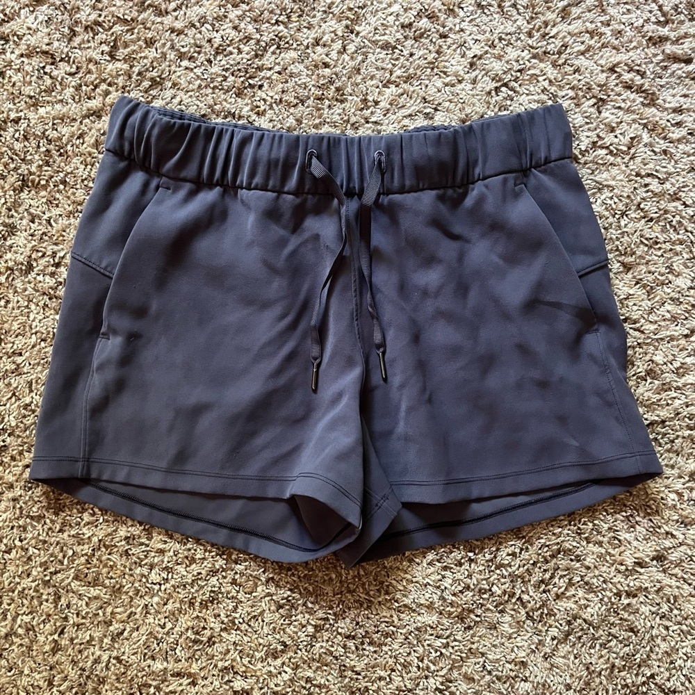 Lululemon on the fly short size 8 purple grey